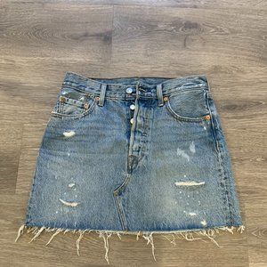 *Never Worn*Levi's Women's Blue Ripped Denim Skirt